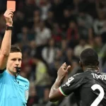 Cầu thủ sẽ bị đuổi khỏi sân nếu họ nhận 2 thẻ vàng trong cùng một trận đấu.